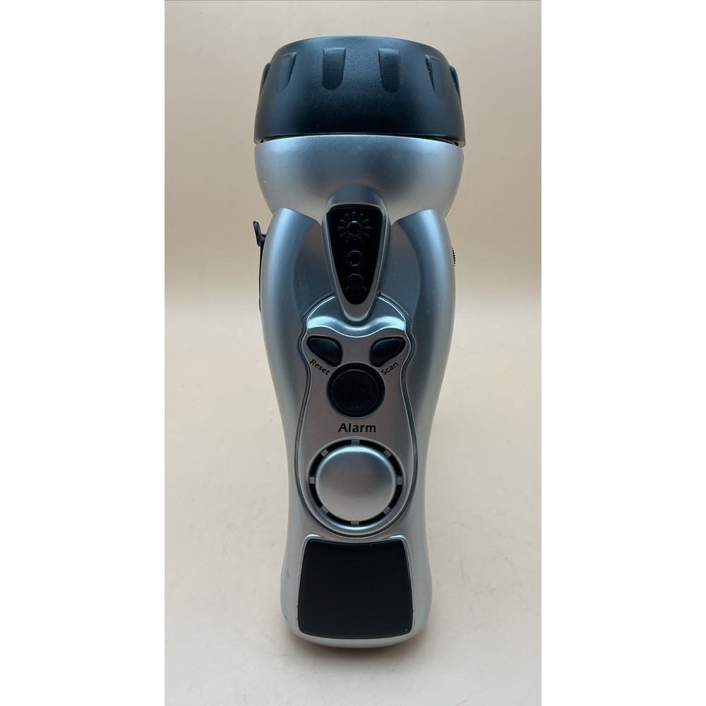 Things Remembered POWER UP Crank Radio Light‎ Phone Charger Alarm Emergency Tool